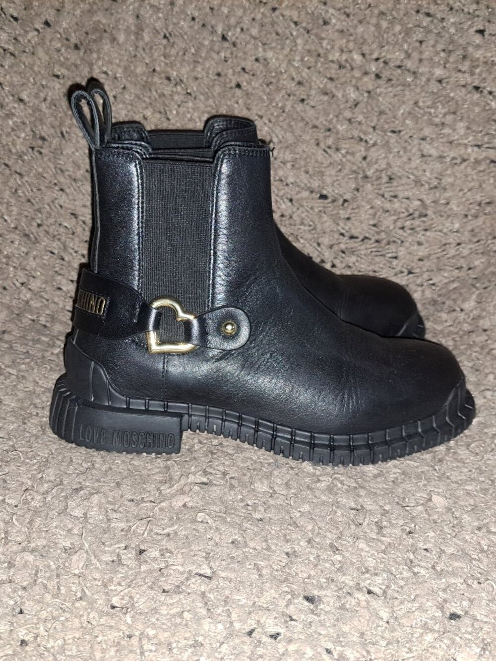 LOVE MOSCHINO-Black Leather/Gold Hearts/Gold Lettering-Sz 37-Near Mint - Picture 5 of 8